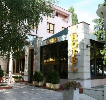Hotel Dinara Ливно Екстериор снимка