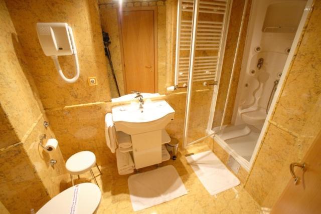 Hotel Dinara Ливно Стая снимка
