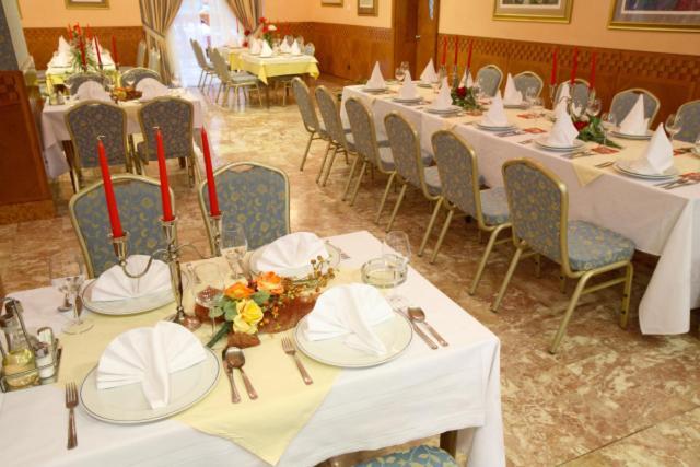 Hotel Dinara Ливно Екстериор снимка
