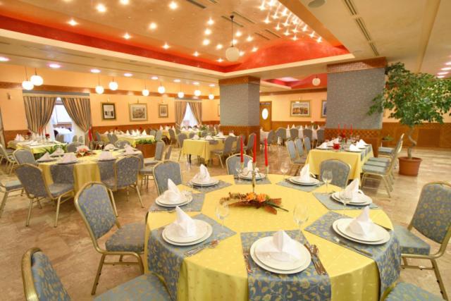 Hotel Dinara Ливно Екстериор снимка