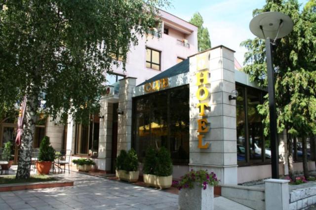 Hotel Dinara Ливно Екстериор снимка