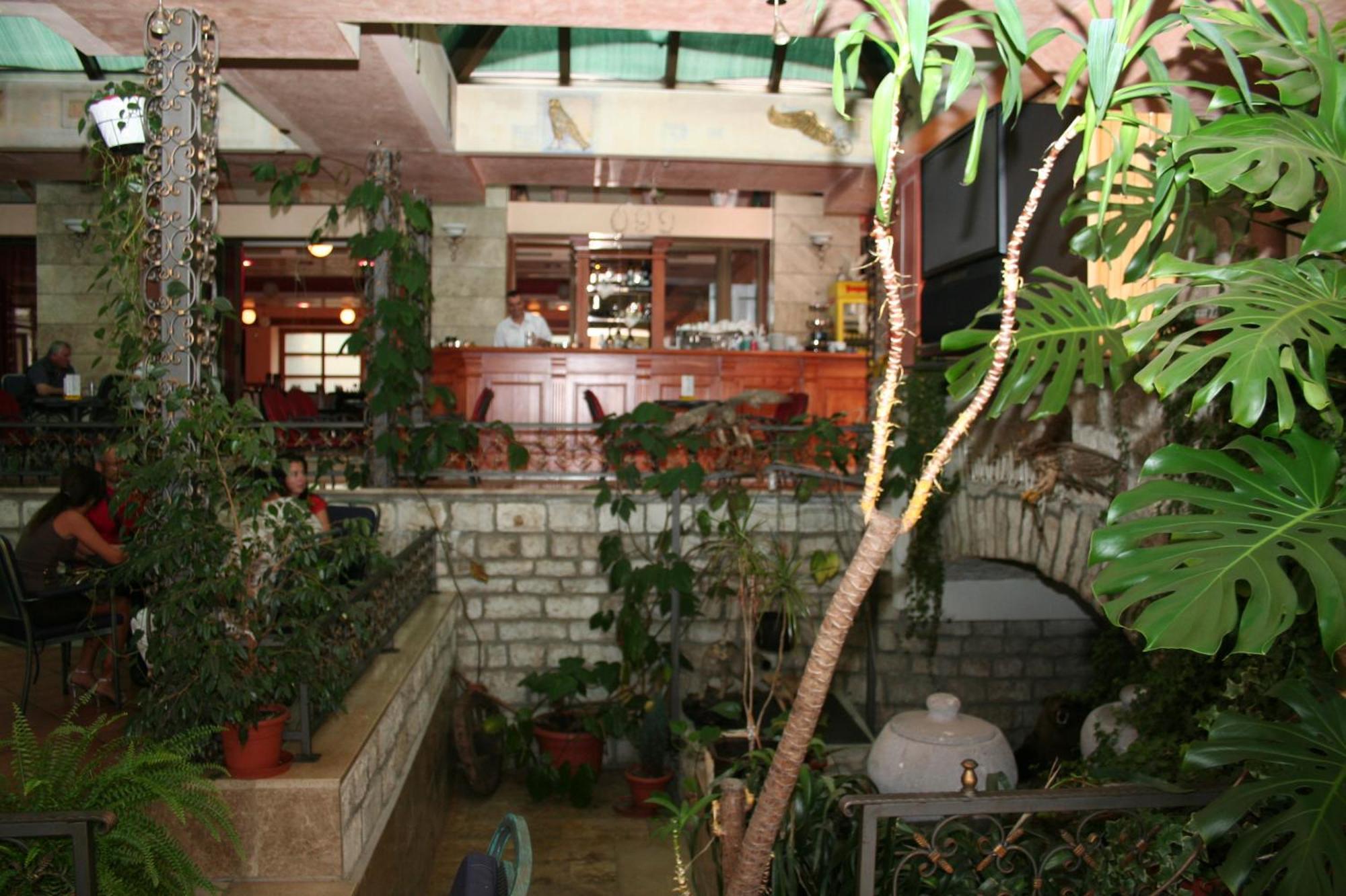 Hotel Dinara Ливно Стая снимка