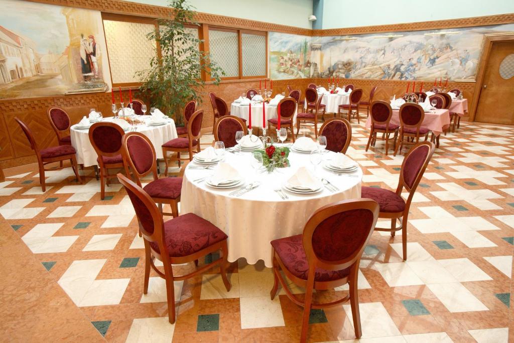 Hotel Dinara Ливно Екстериор снимка