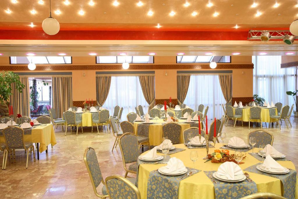 Hotel Dinara Ливно Екстериор снимка